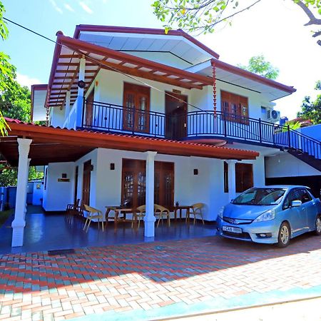 ดินซารา เพิร์ล วิลลา Bed & Breakfast เวลิกามา ภายนอก รูปภาพ