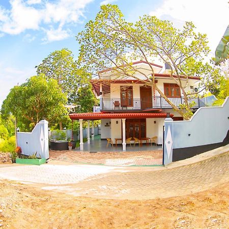 ดินซารา เพิร์ล วิลลา Bed & Breakfast เวลิกามา ภายนอก รูปภาพ