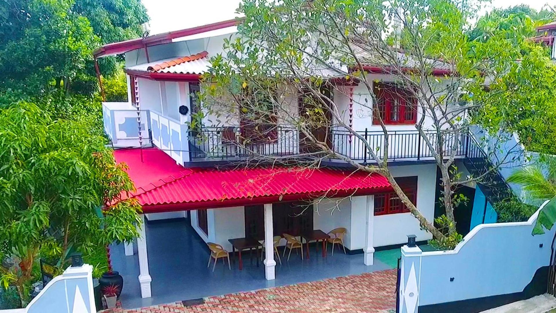 ดินซารา เพิร์ล วิลลา Bed & Breakfast เวลิกามา ภายนอก รูปภาพ