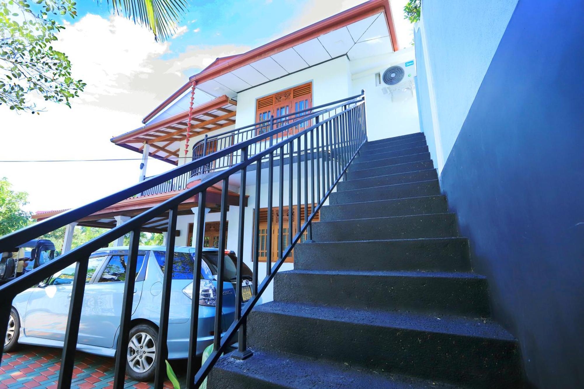 ดินซารา เพิร์ล วิลลา Bed & Breakfast เวลิกามา ภายนอก รูปภาพ