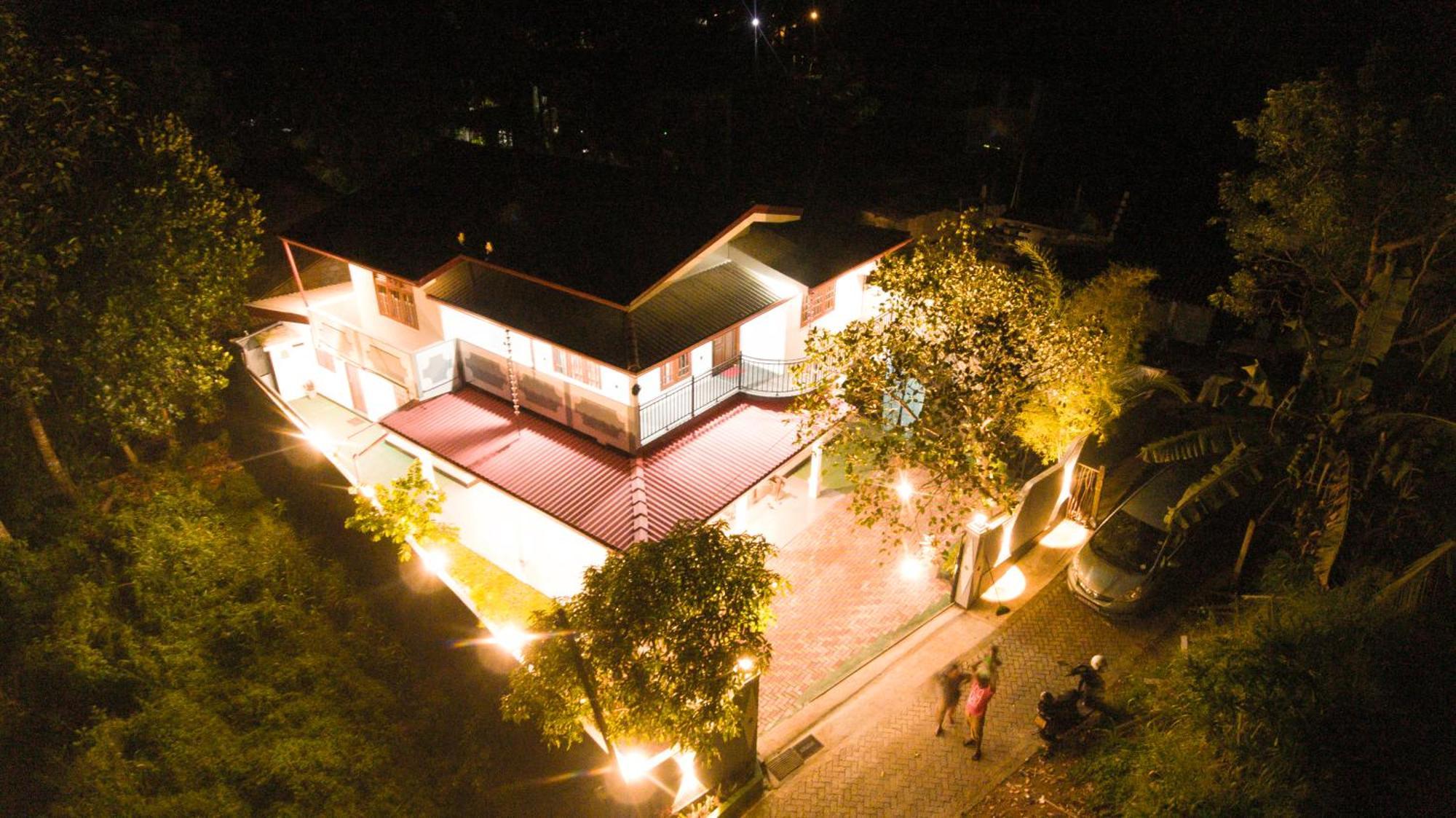 ดินซารา เพิร์ล วิลลา Bed & Breakfast เวลิกามา ภายนอก รูปภาพ
