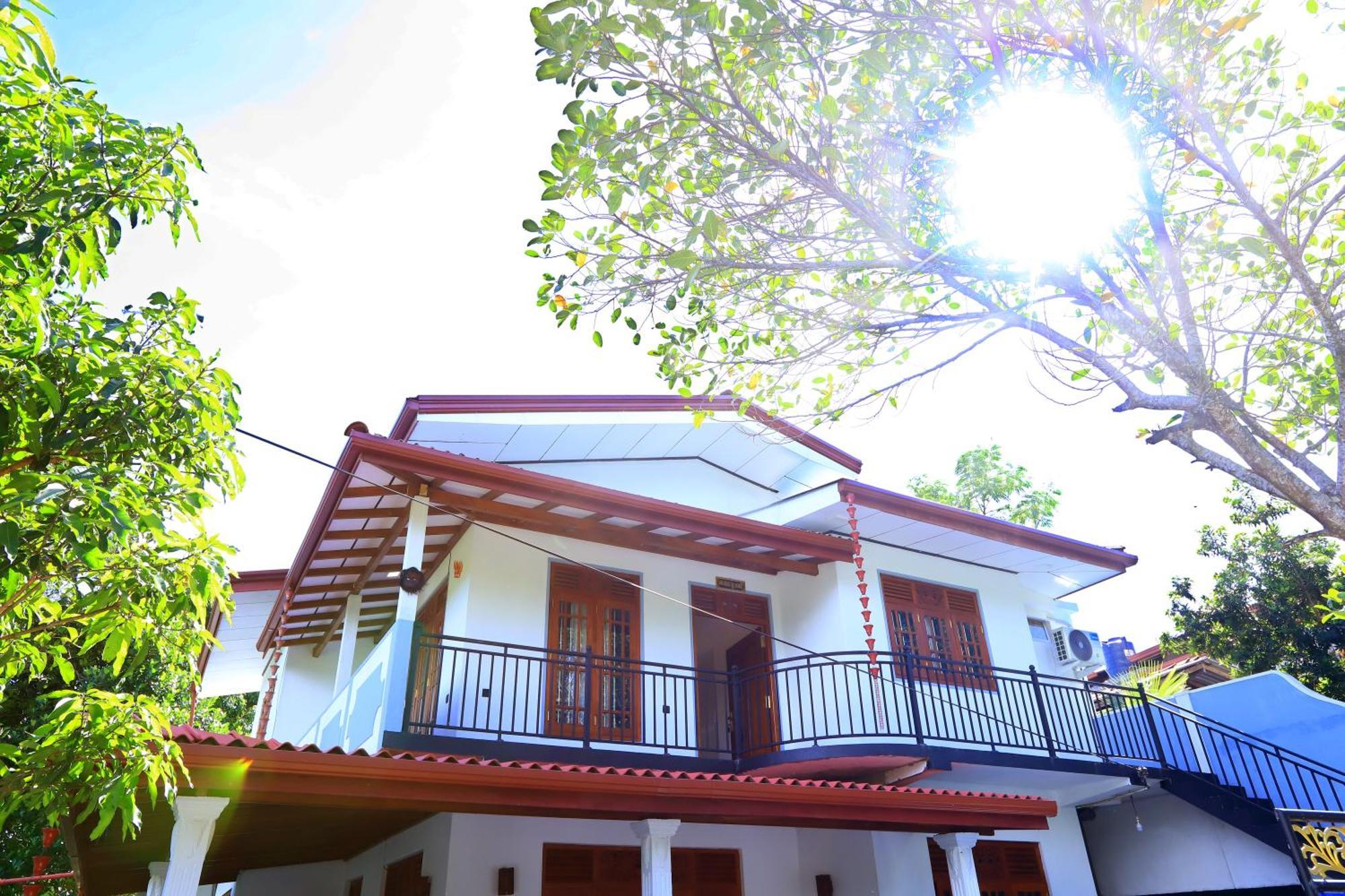 ดินซารา เพิร์ล วิลลา Bed & Breakfast เวลิกามา ภายนอก รูปภาพ