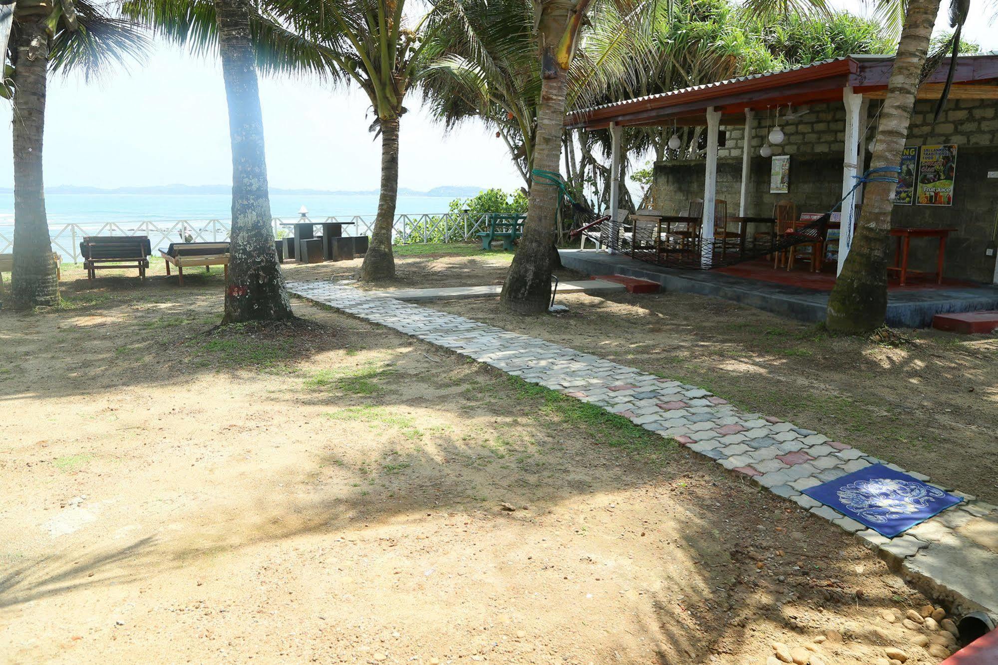 ดินซารา เพิร์ล วิลลา Bed & Breakfast เวลิกามา ภายนอก รูปภาพ
