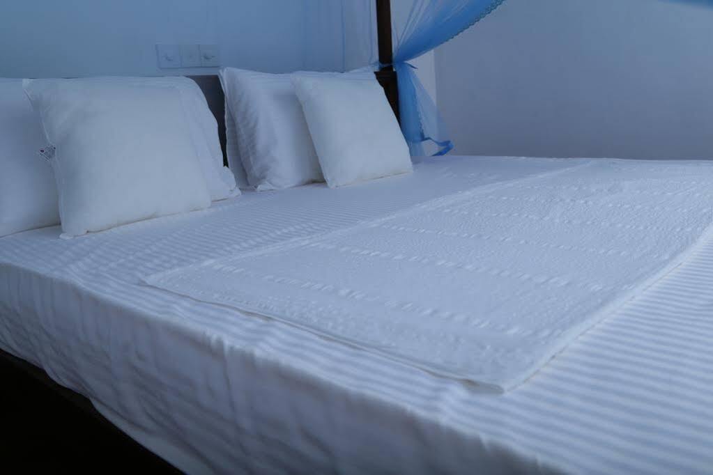 ดินซารา เพิร์ล วิลลา Bed & Breakfast เวลิกามา ภายนอก รูปภาพ